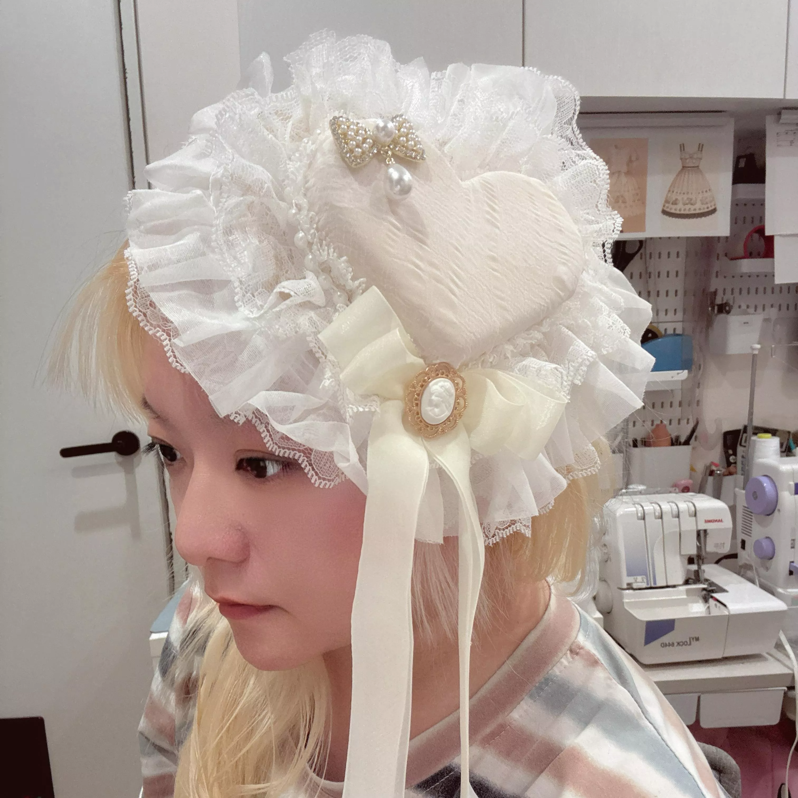 愛心珍珠蝴蝶結蕾絲小禮帽髮夾｜奶油白