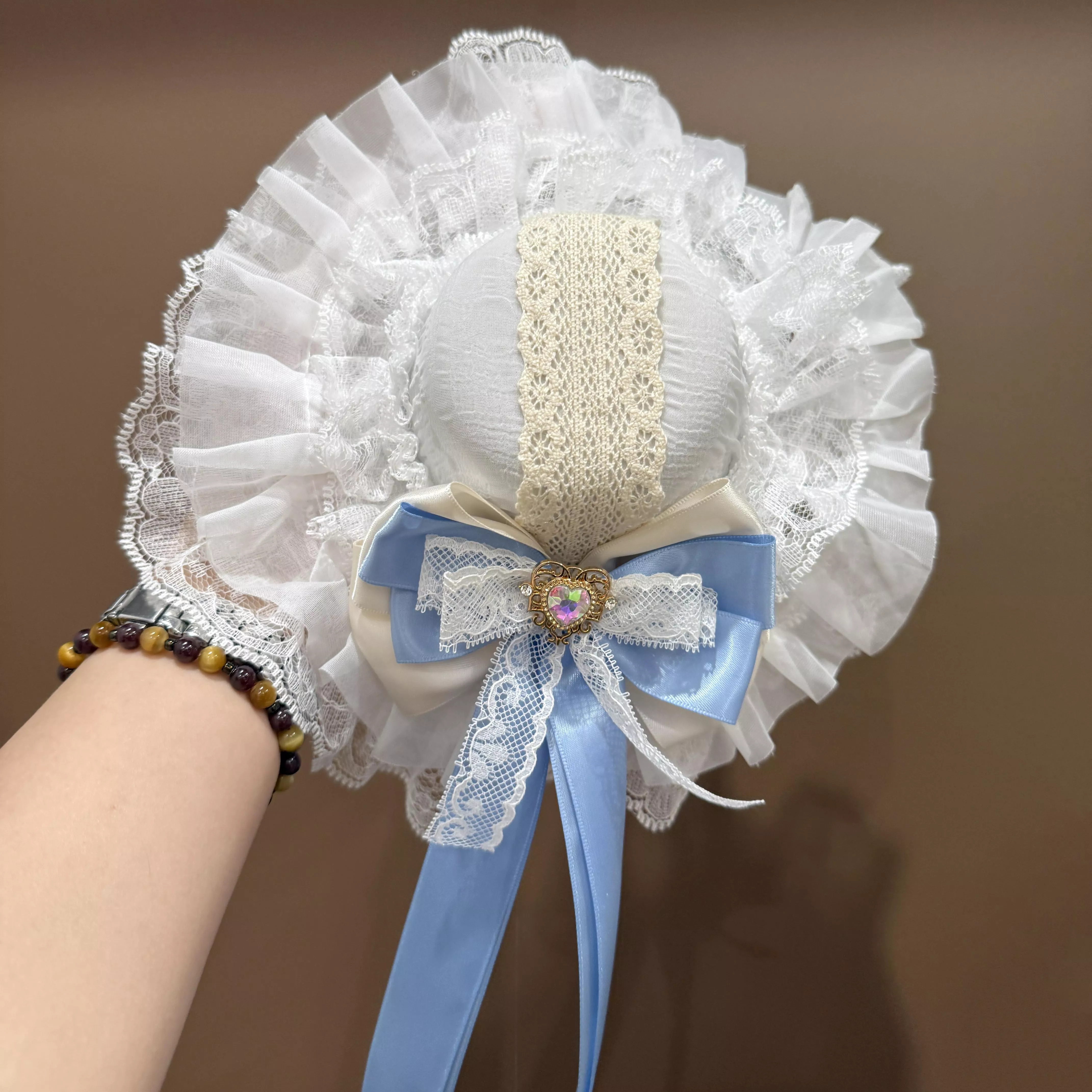 愛心寶石與藍緞帶 蕾絲小禮帽髮夾｜清新藍