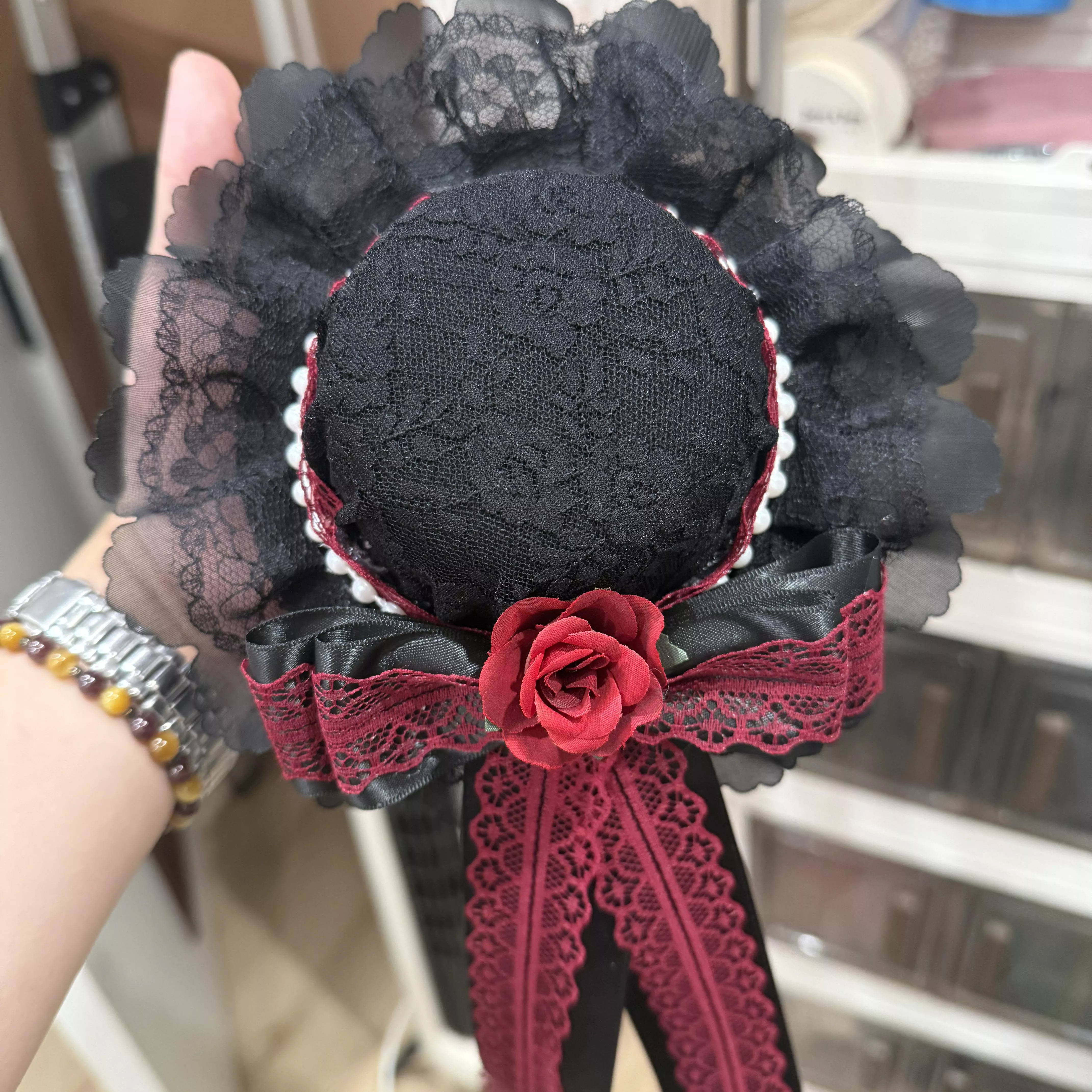 黑蕾絲與紅玫瑰 小禮帽髮夾｜酒紅黑