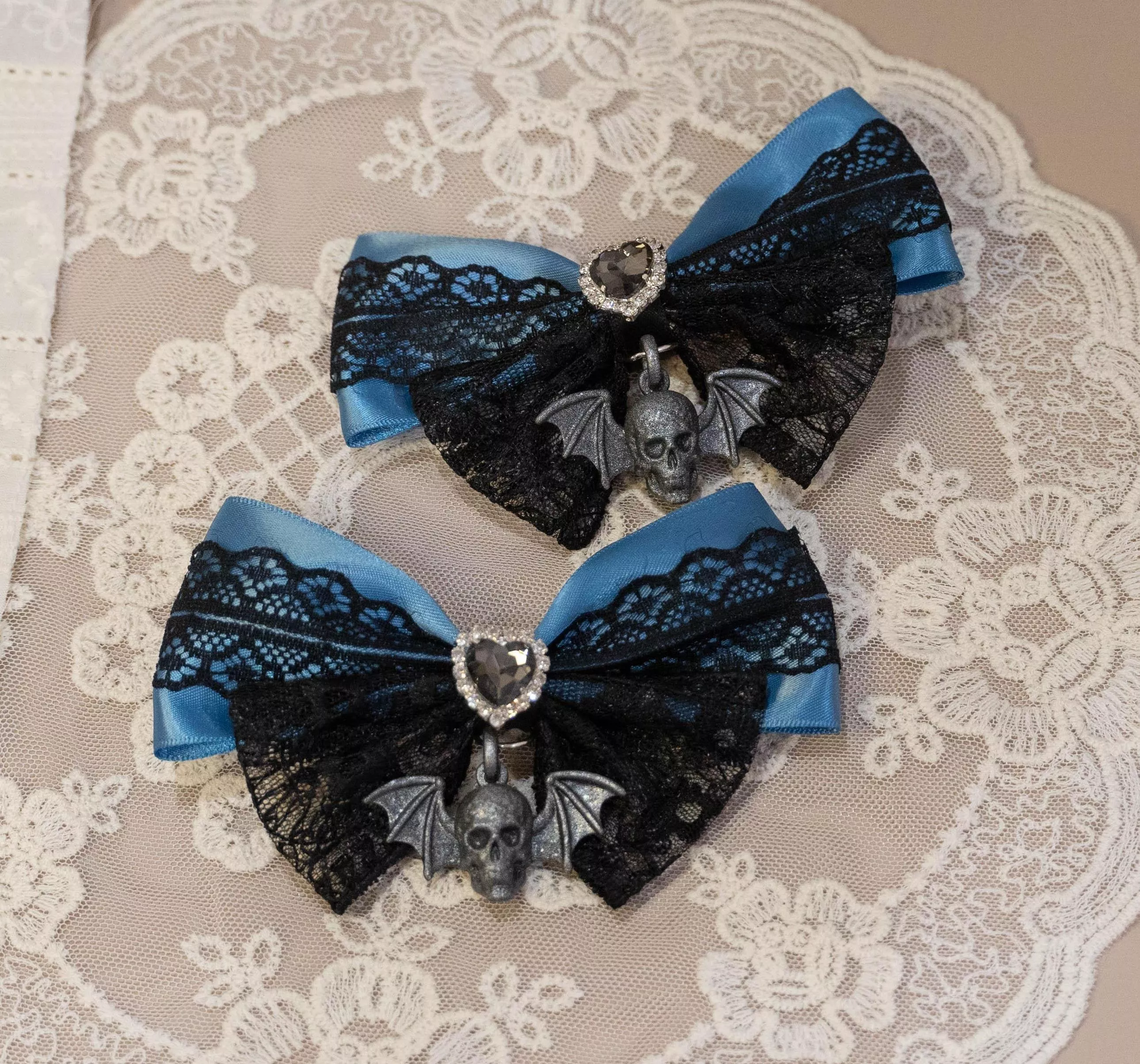 萬聖蝙蝠骷髏 雙蝴蝶結髮夾（藍）｜茉紡 3D 列印飾品 Gothic 系列