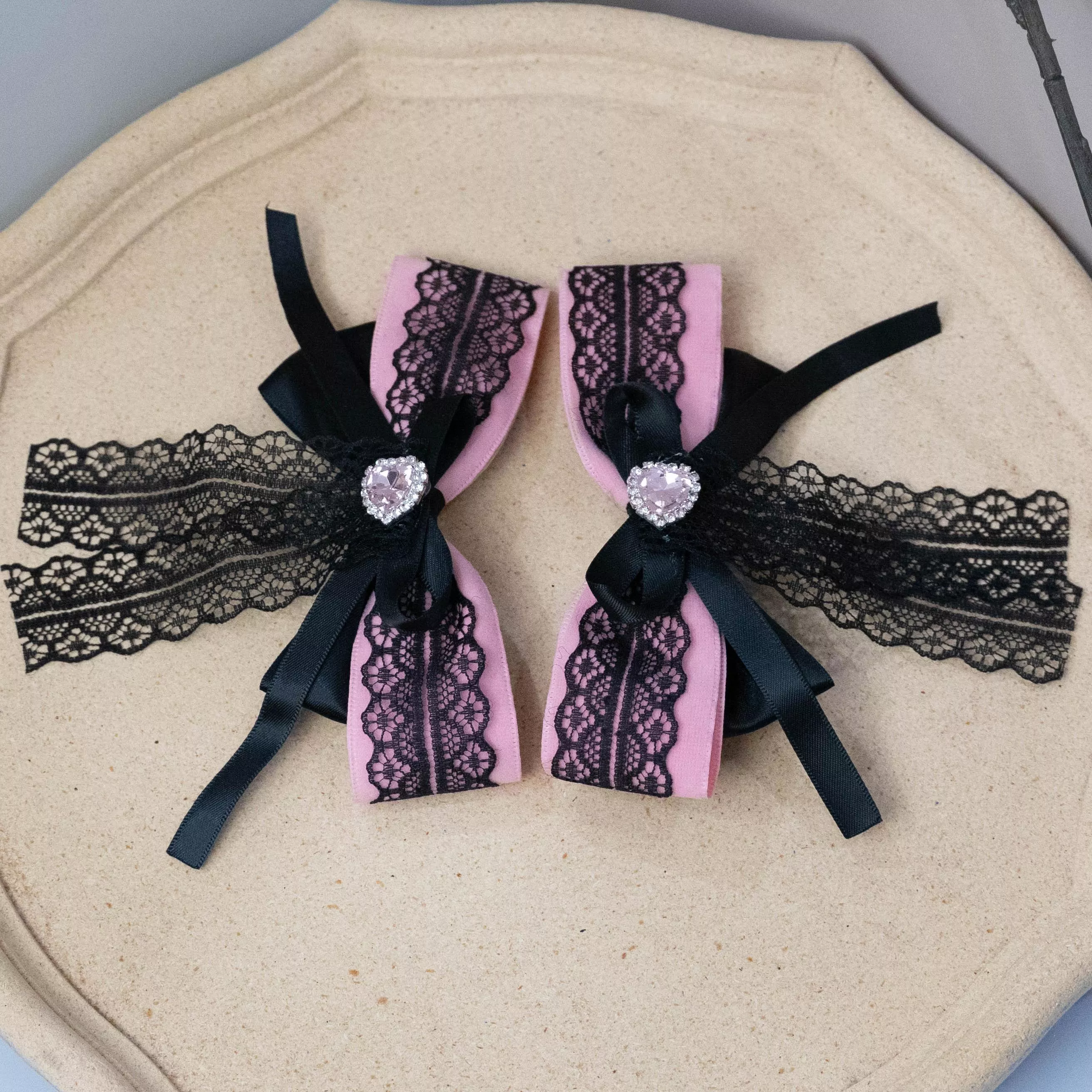 雙馬尾正位夾 愛心黑蕾（粉）｜茉紡 手作飾品