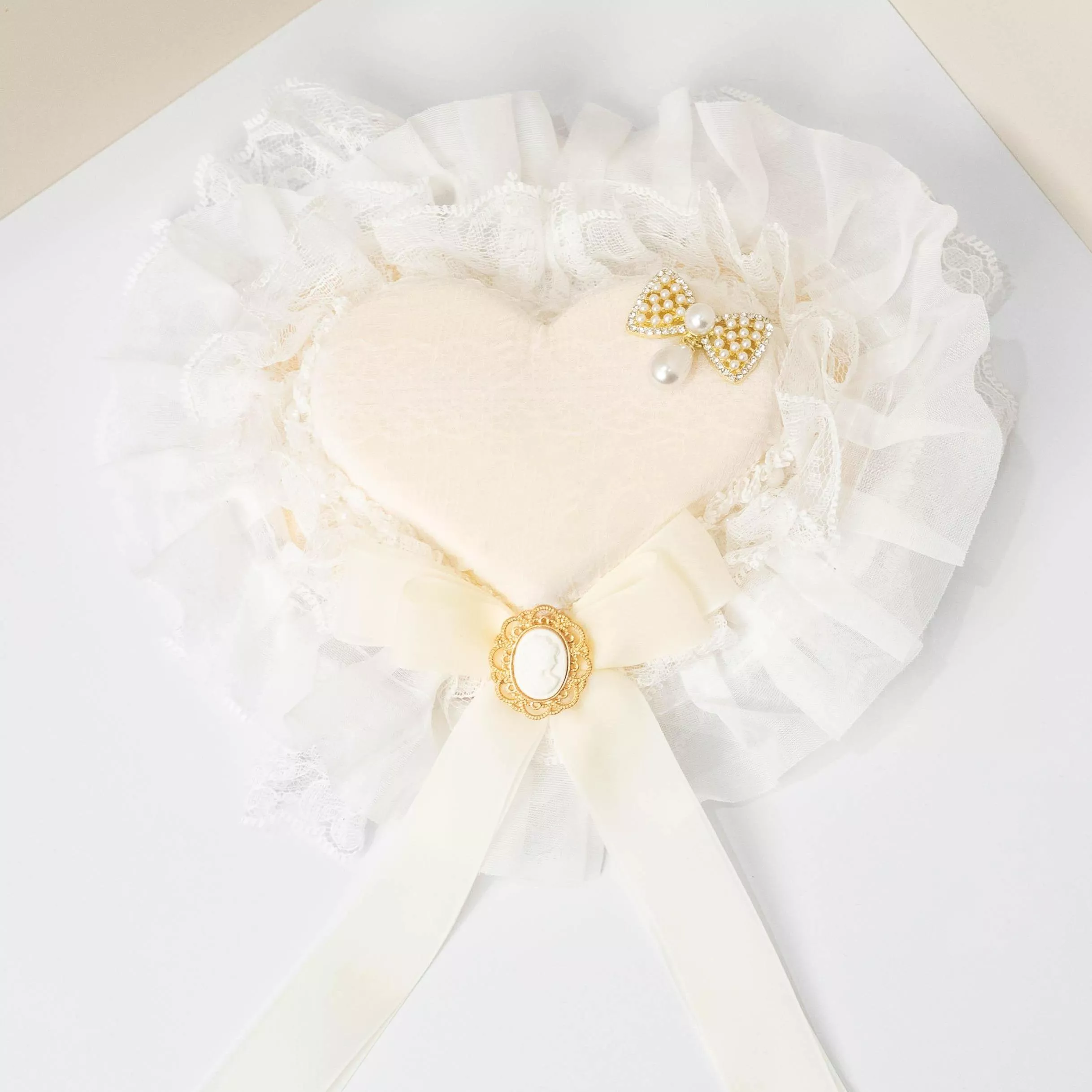 愛心珍珠蝴蝶結蕾絲小禮帽髮夾｜奶油白