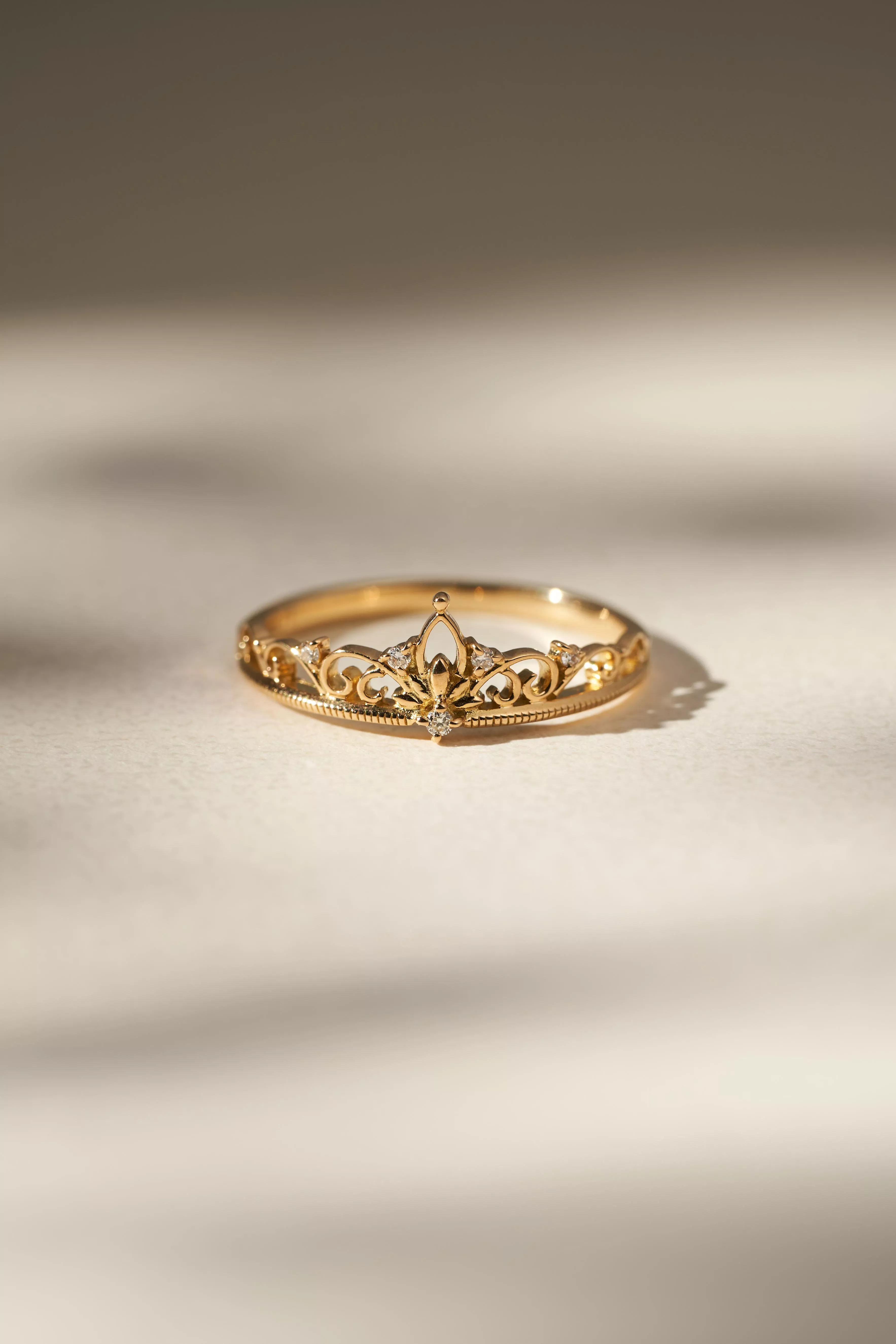 日本細緻手工18K皇冠鑽花戒