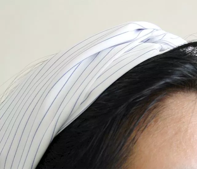 白底藍條紋交叉髮帶