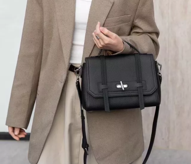 率性銀扣郵差包-黑色