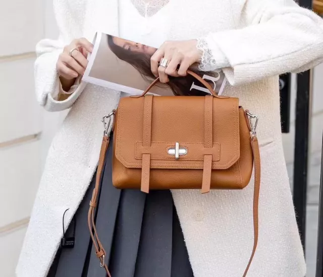 率性銀扣郵差包-橘棕色