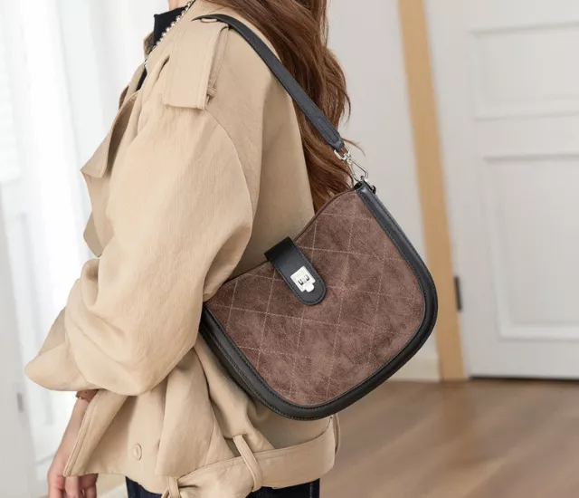 磨砂牛皮菱格半圓包-咖啡色