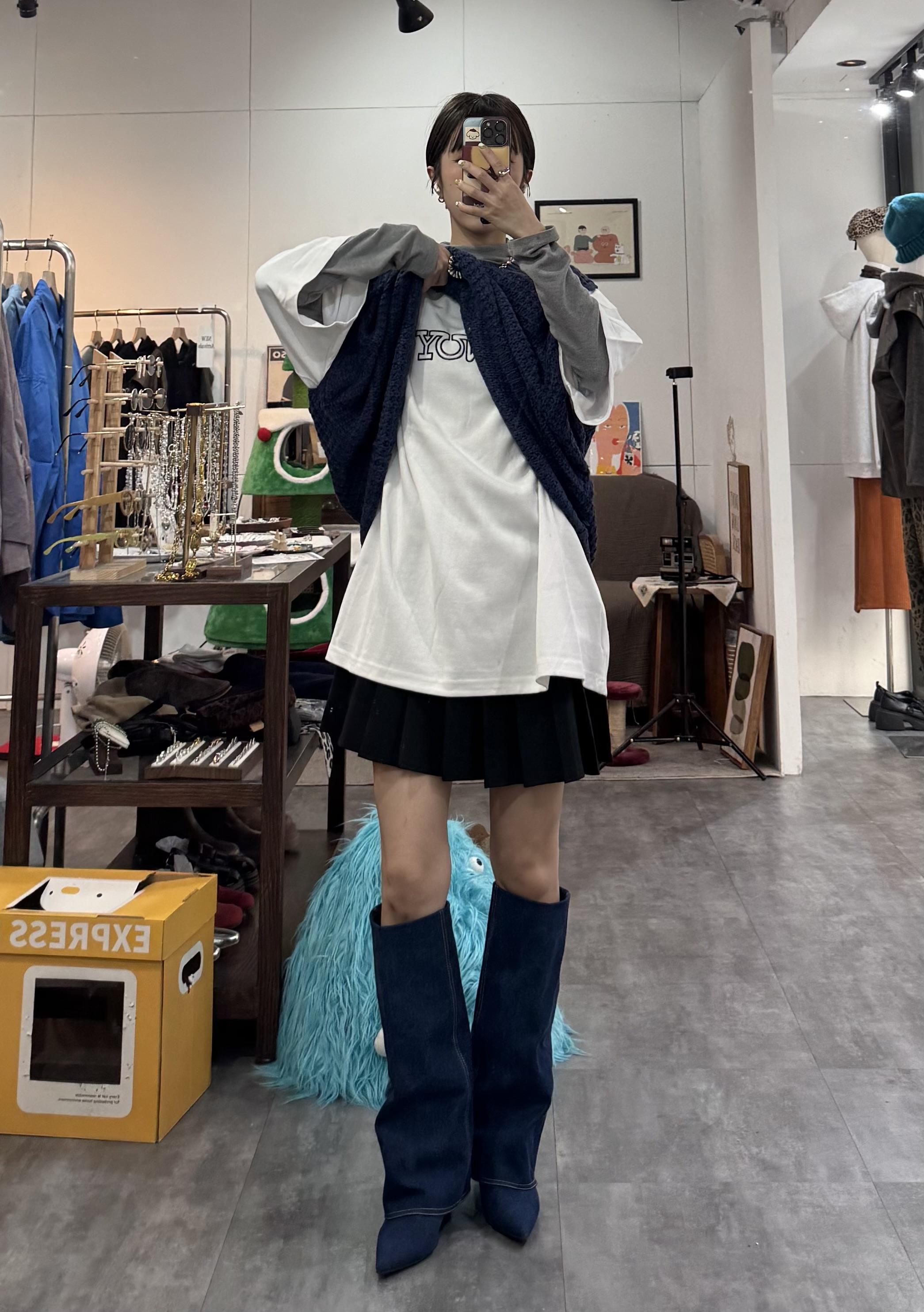 幾行空心英文大Tee