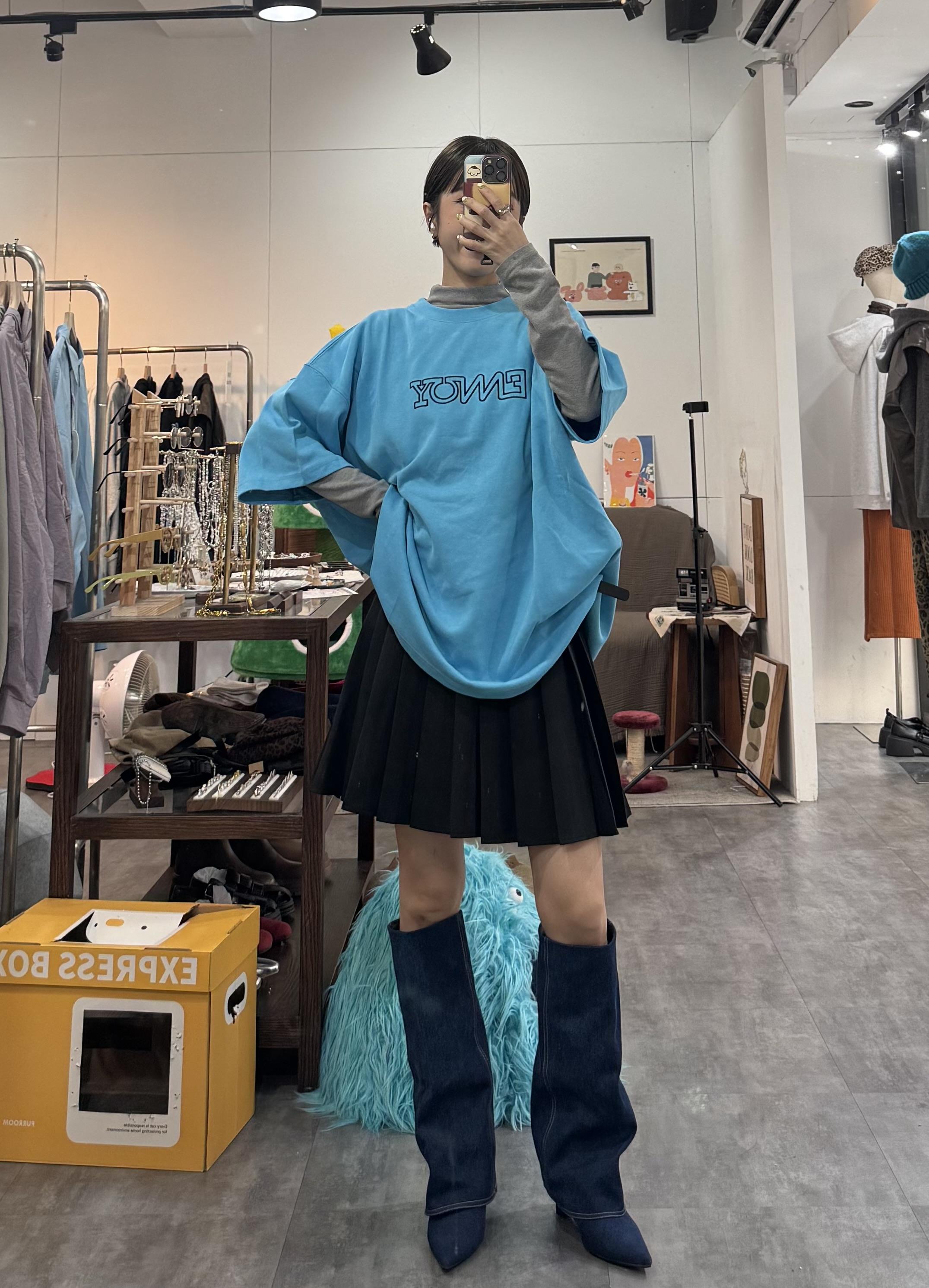 幾行空心英文大Tee