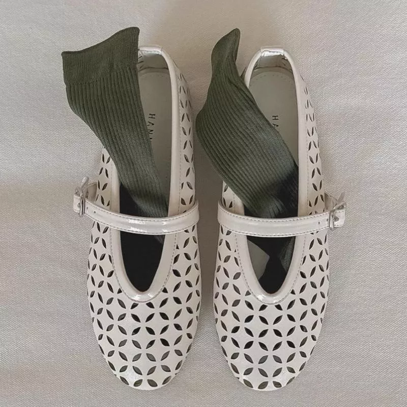 BeigeClothig✤｜𝗔𝗰𝗰𝗲𝘀𝘀𝗼𝗿𝗶𝗲𝘀 真皮 高質感鏤空芭蕾舞平底鞋