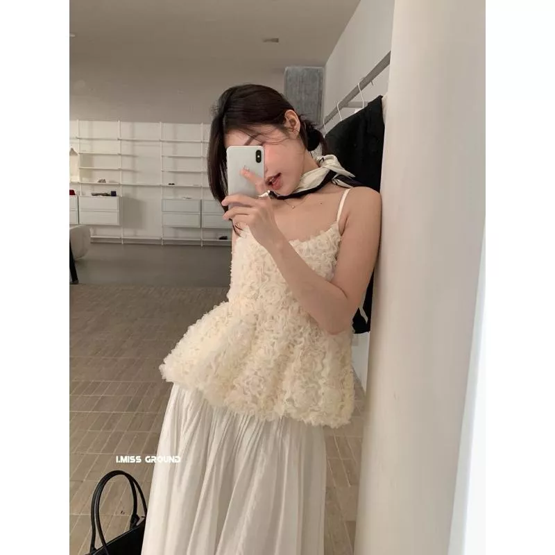 BeigeClothig✤｜𝐀𝐩𝐫.07 I MISS 必收 高品質重工立體花朵仙氣甜美背心