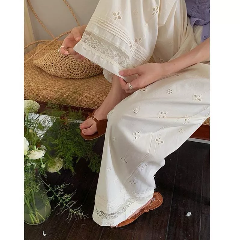 BeigeClothig✤｜𝐌𝐚𝐲.26 甜美休閒刺繡鏤空蕾絲拼接闊腿褲