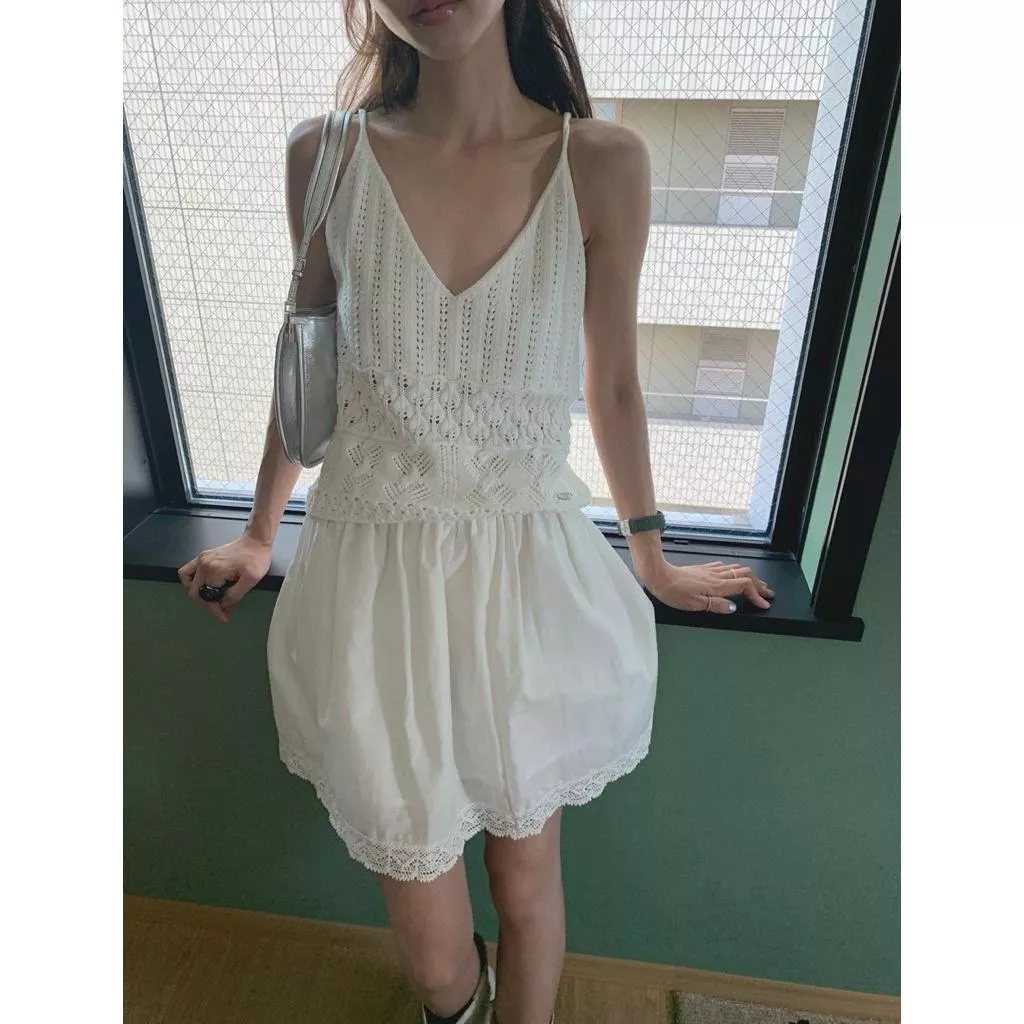 BeigeClothig✤｜𝐉𝐮𝐧.11 甜美鏤空鈎花露背針織背心+蕾絲拼接短裙
