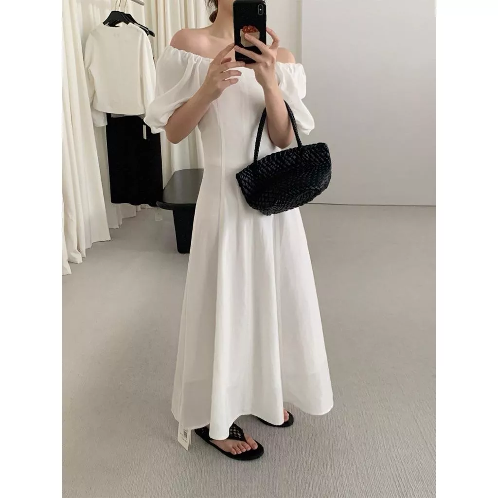 BeigeClothig✤｜𝐉𝐮𝐥𝐲.11 氣質泡泡袖一字肩連身洋裝