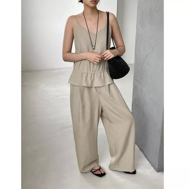 BeigeClothig✤｜𝐉𝐮𝐥𝐲.29 推推！溫柔氣質天絲質感吊帶連身褲