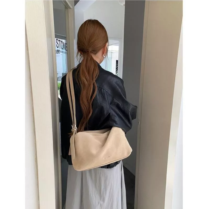 BeigeClothig✤｜𝐒𝐞𝐩.05 容量推薦！肩背斜背牛皮磨砂波斯頓枕頭包