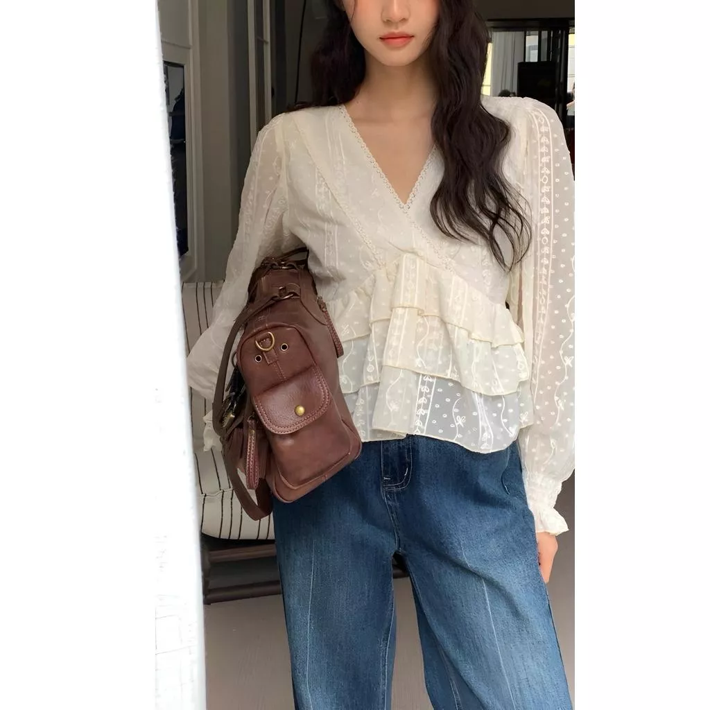 BeigeClothig✤｜𝐍𝐨v.02 私心推薦！別緻唯美荷葉邊拼接V領上衣