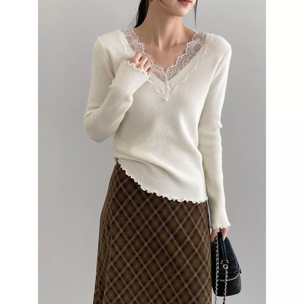 BeigeClothig✤｜𝐃𝐞𝐜.01 心動內搭 親柔蕾絲拼接上衣