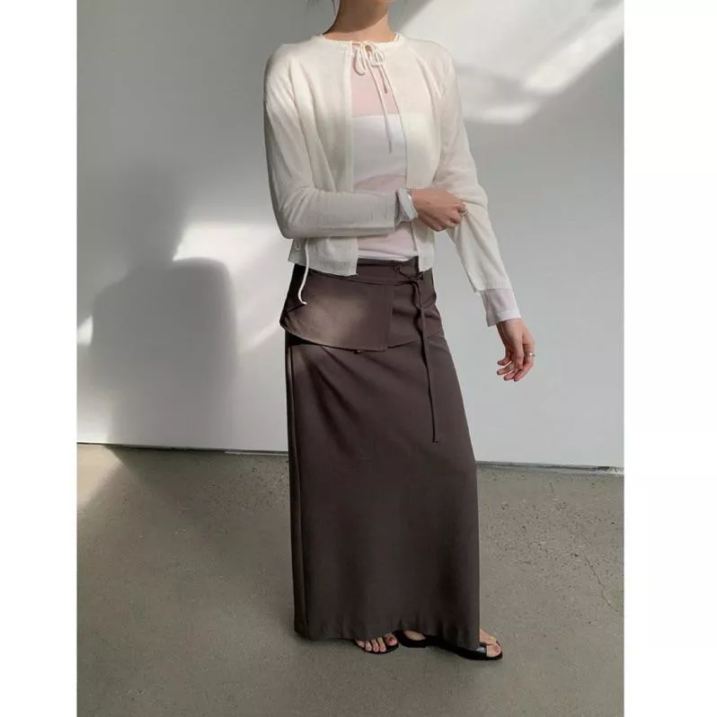 BeigeClothig✤｜𝑴𝒂𝒓𝒄𝒉.06 質感設計擺圍修身後開叉半身裙