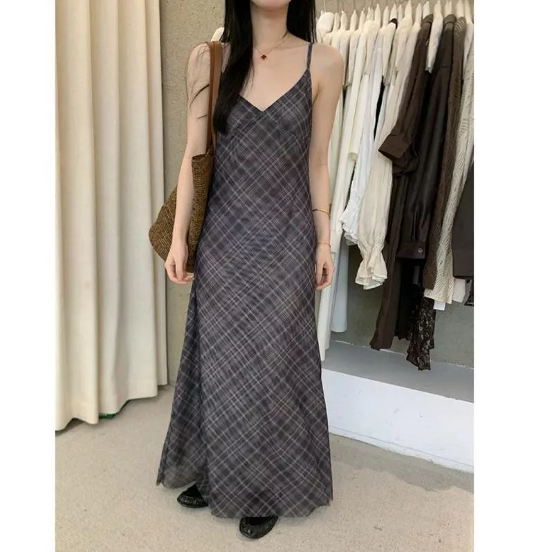 BeigeClothig✤｜𝑴𝒂𝒓𝒄𝒉.限動快閃好評加開🎀質感V領格紋細肩連身洋裝