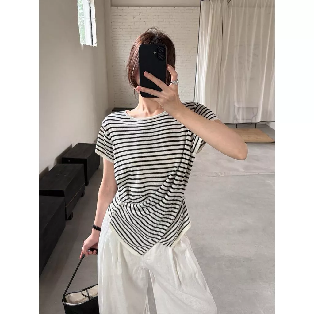 BeigeClothig✤｜𝐌𝐚𝐲.08 韓系鬆弛感交叉扣設計上衣