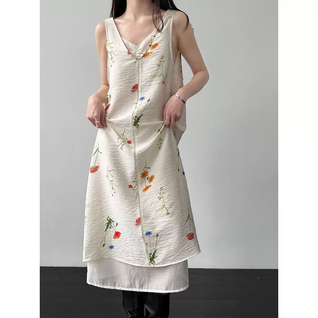 BeigeClothig✤｜𝐌𝐚𝐲.08 必收！輕盈質感V領花朵背心連身洋裝 兩件式