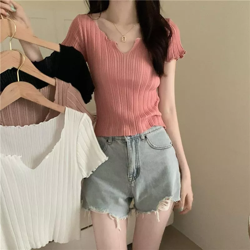貓姐的網路商店~修身木耳邊V領冰絲衫~4種顏色~一件320元~預購款