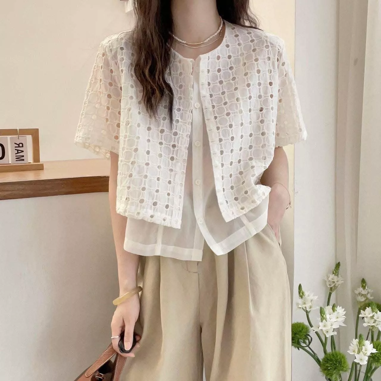 貓姐的網路商店~T5531  鈎花鏤空假兩件襯衫~S-2XL~一件490元~預購款