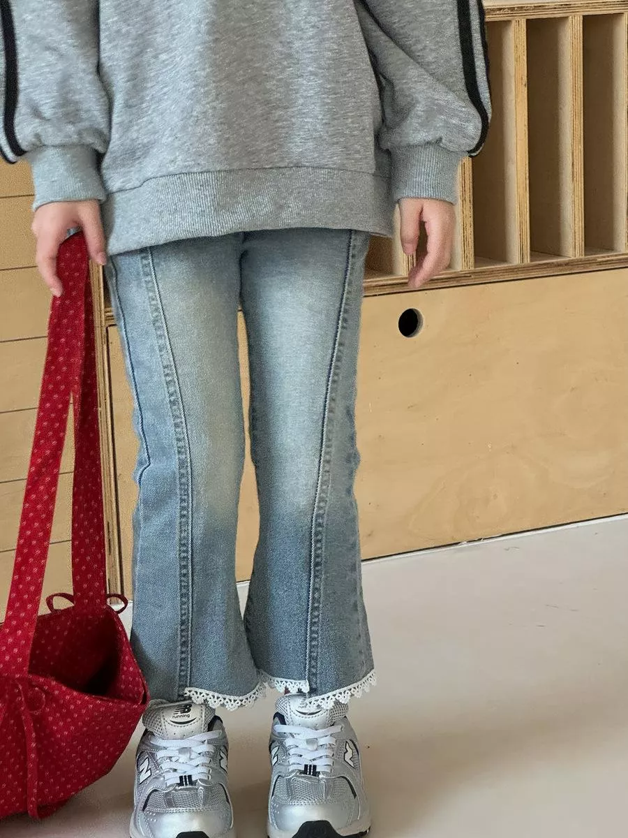 〔90-150〕花邊開叉拼接牛仔喇叭褲