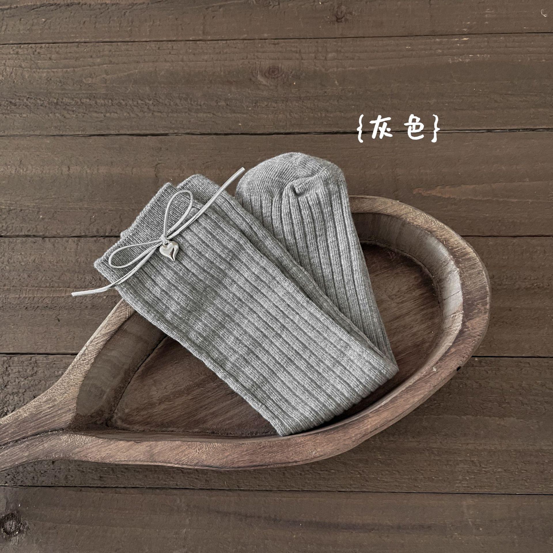 質感愛心蝴蝶結無骨中筒襪