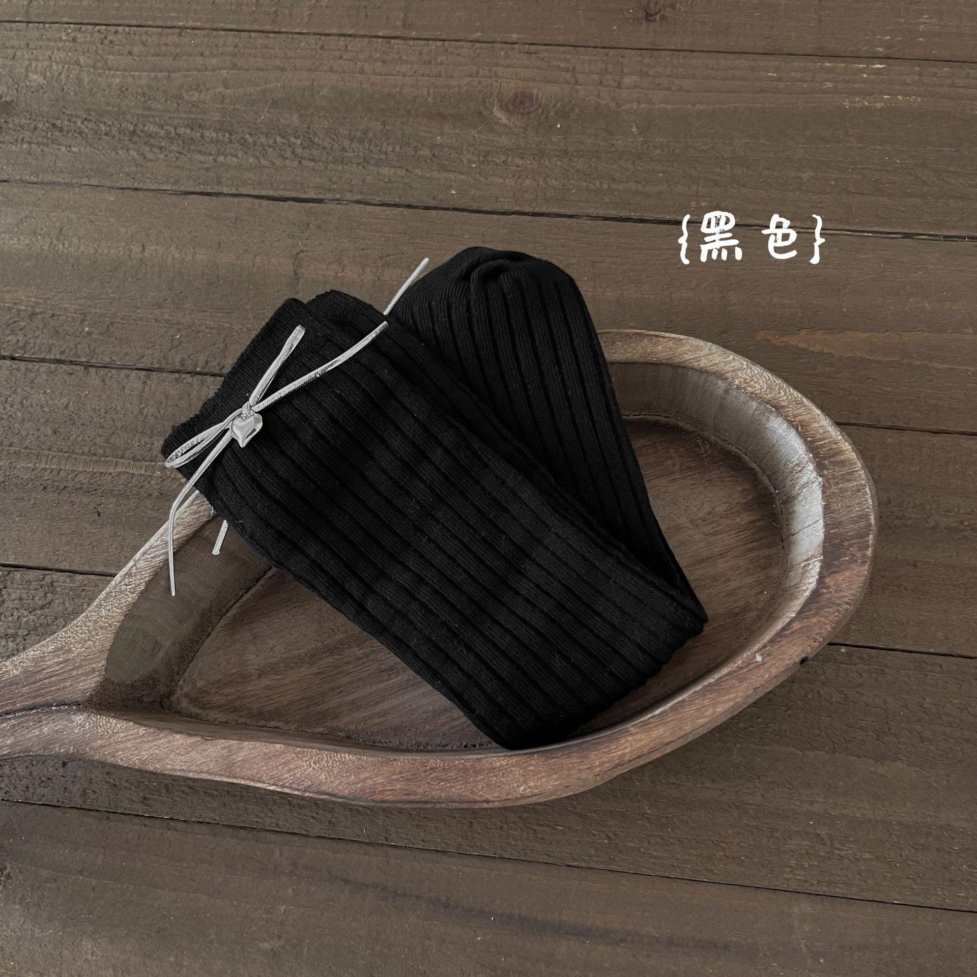質感愛心蝴蝶結無骨中筒襪