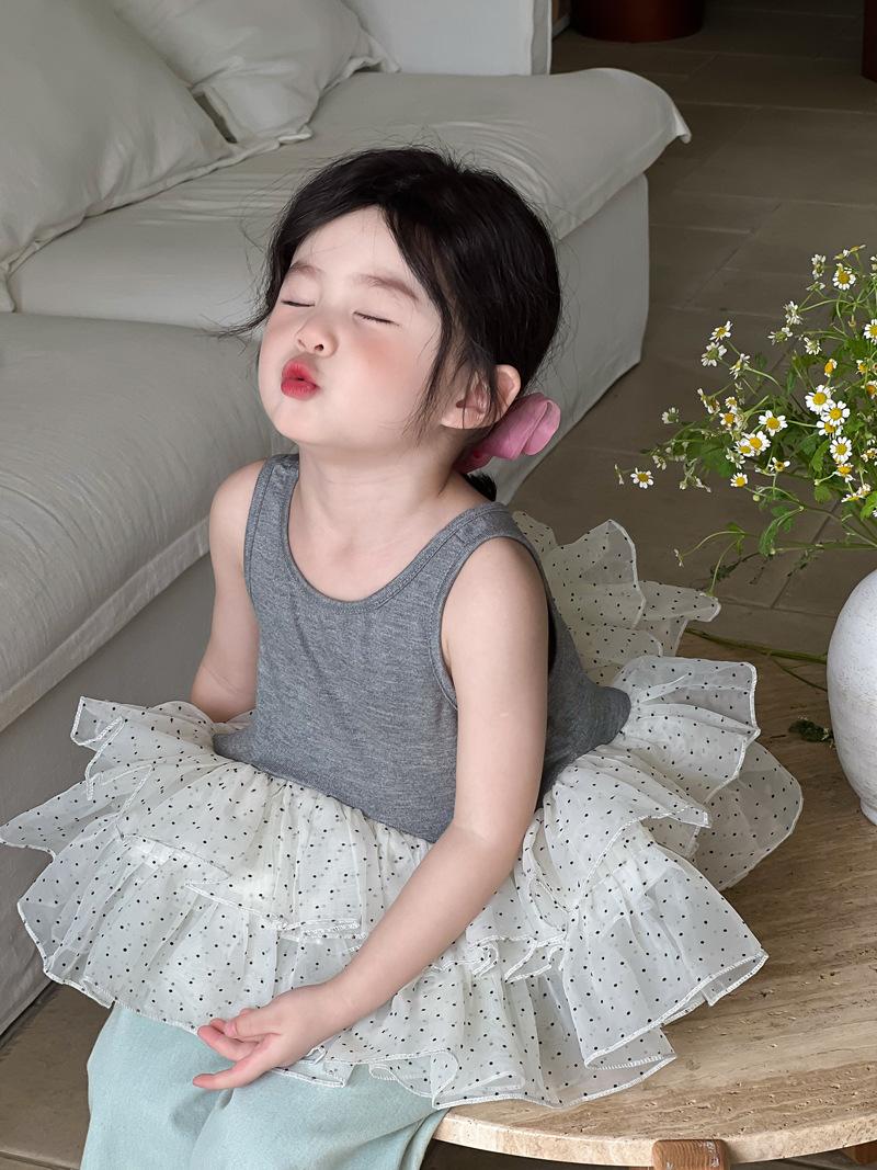〔90-140〕如花綻放~滿印點點拚接蓬蓬網紗灰色背心