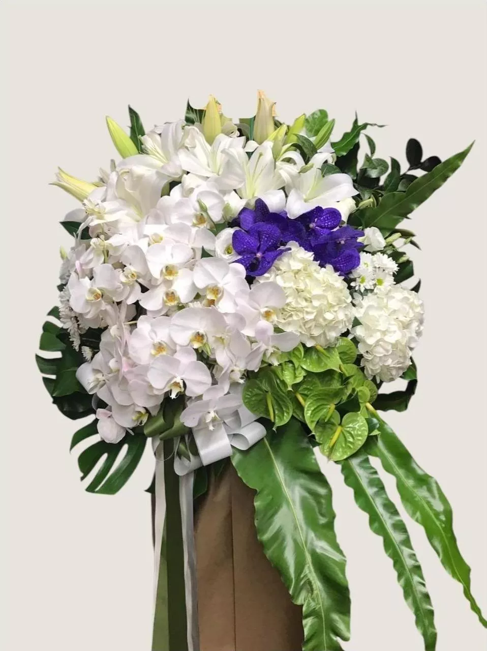 白蘭映光-藝術高架花籃