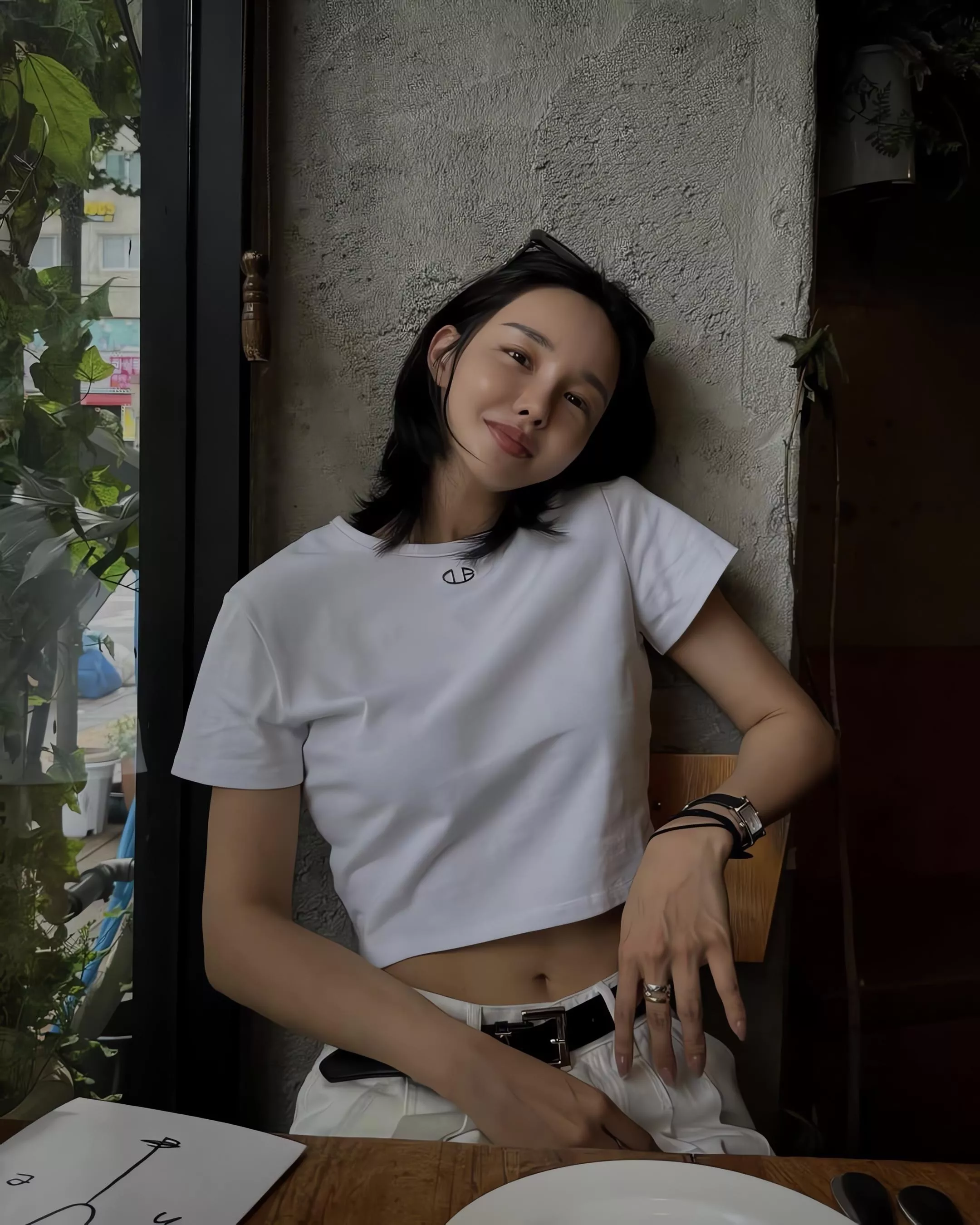 DONTBELATE 品牌金屬logo短版棉T