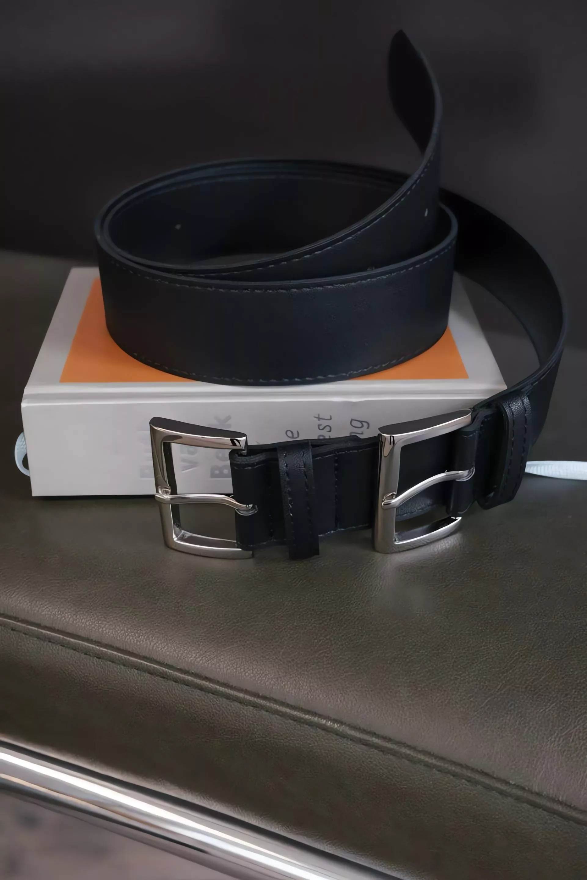 Tom Girl 極簡金屬感雙釦頭皮帶