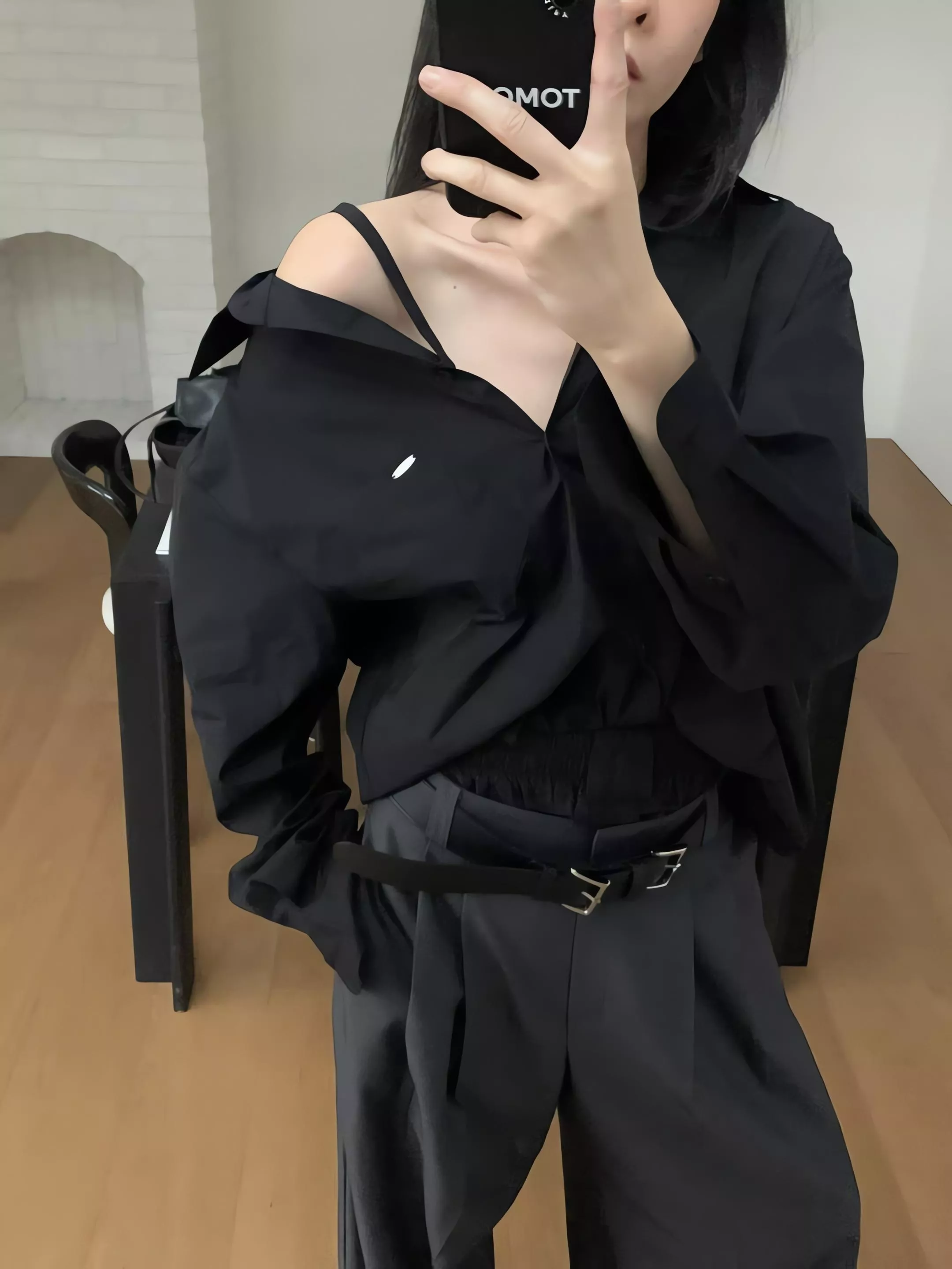 Tom Girl 設計感長版襯衫 性感露肩 街頭時尚交叉式吊帶 磁釦肩帶(可自行變化穿法)