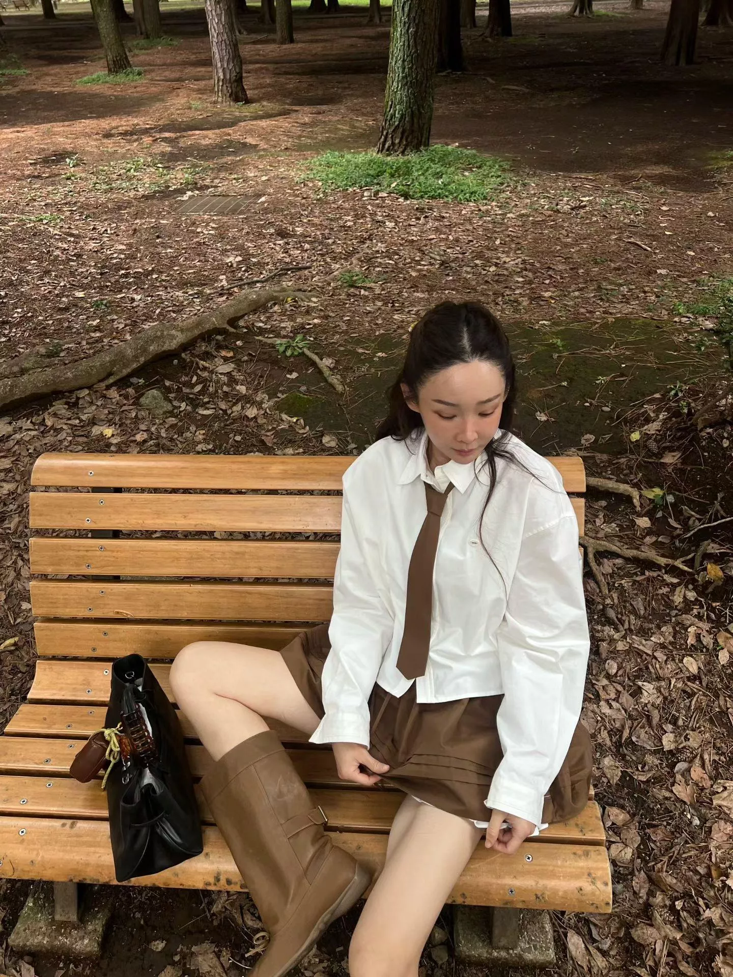 Tom Girl 學院感弧形襯衫 x 領帶