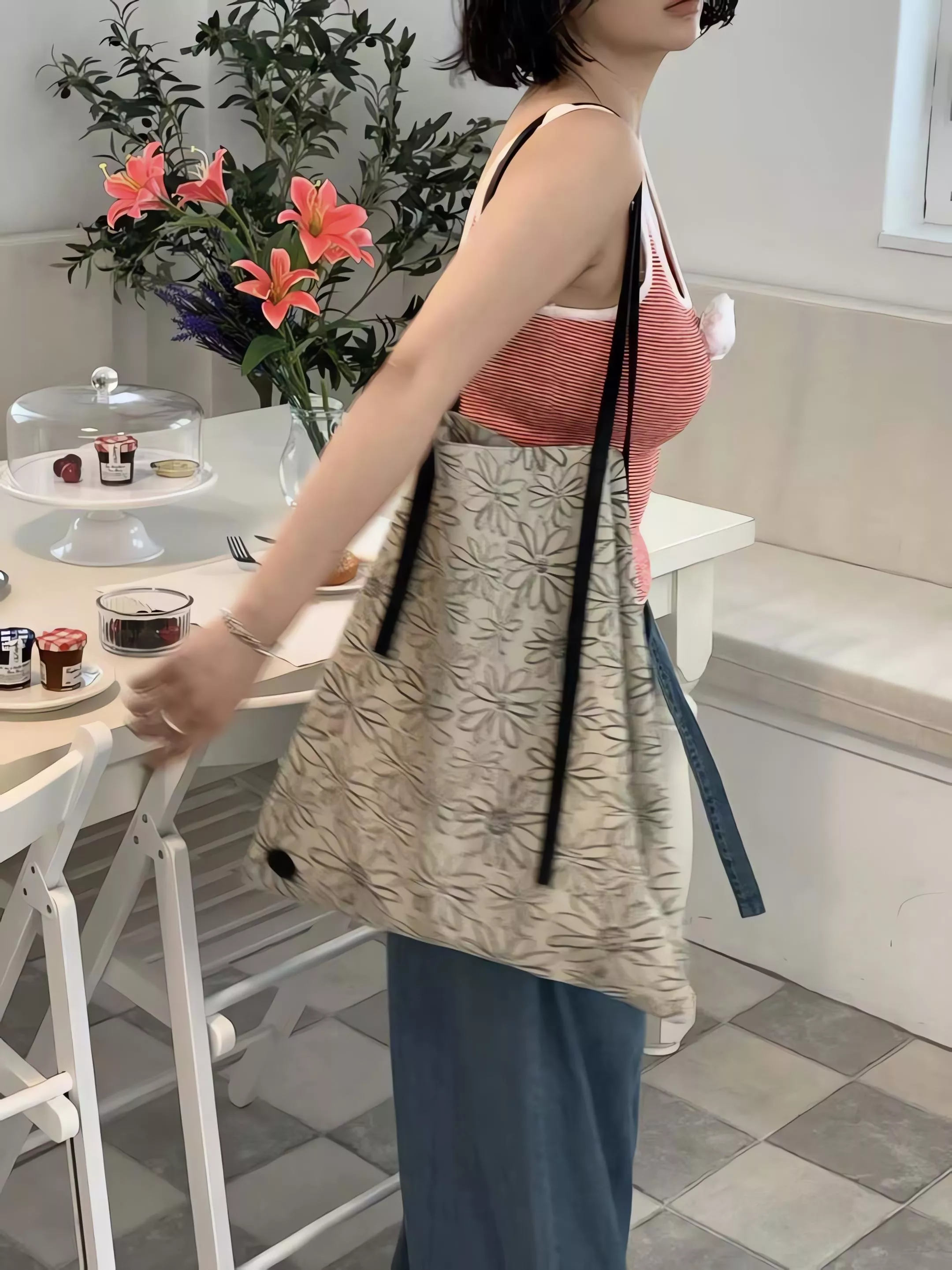 韓國製 繪本感棉布花朵不對稱背帶托特帆布包