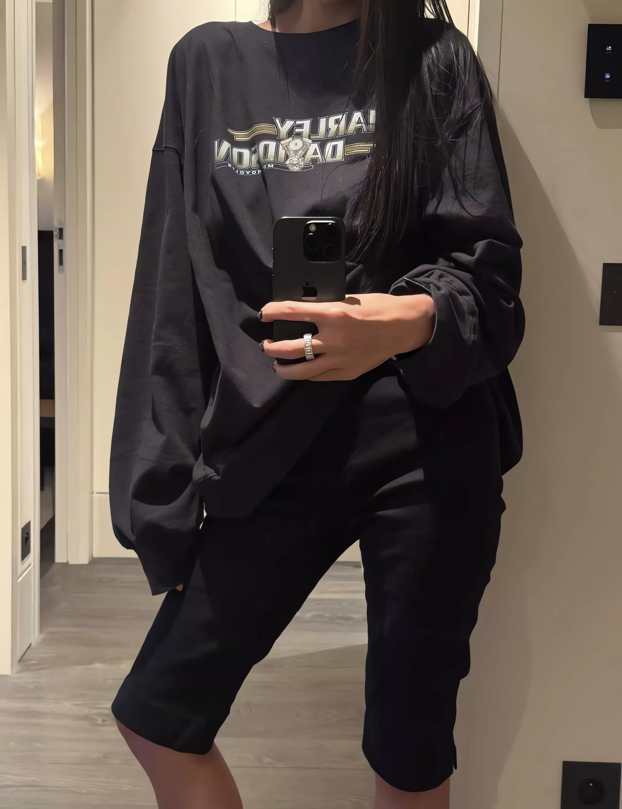 Outfit 美式印花衛衣大學T