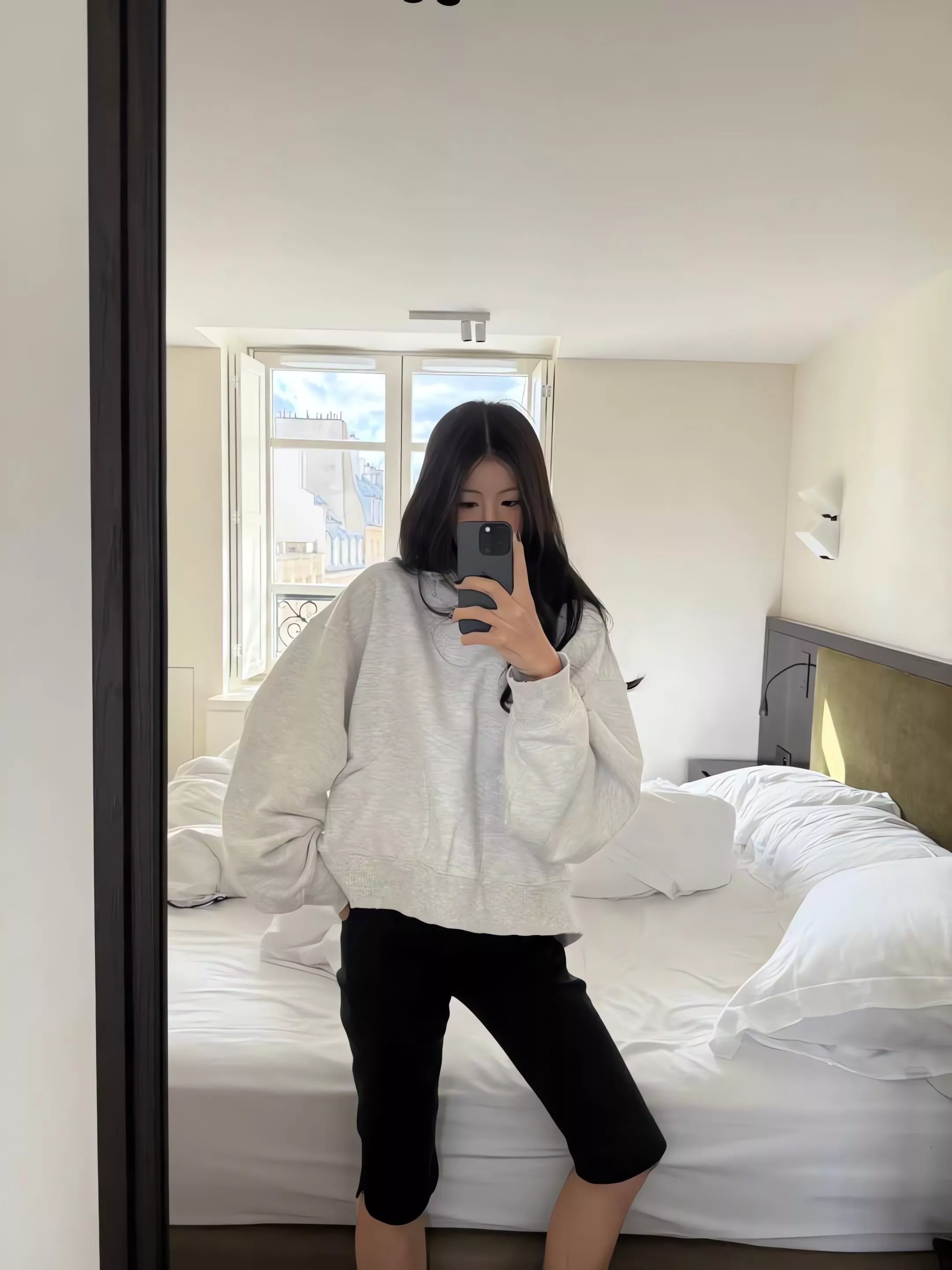 Outfit 簡約設計感長袖帽T