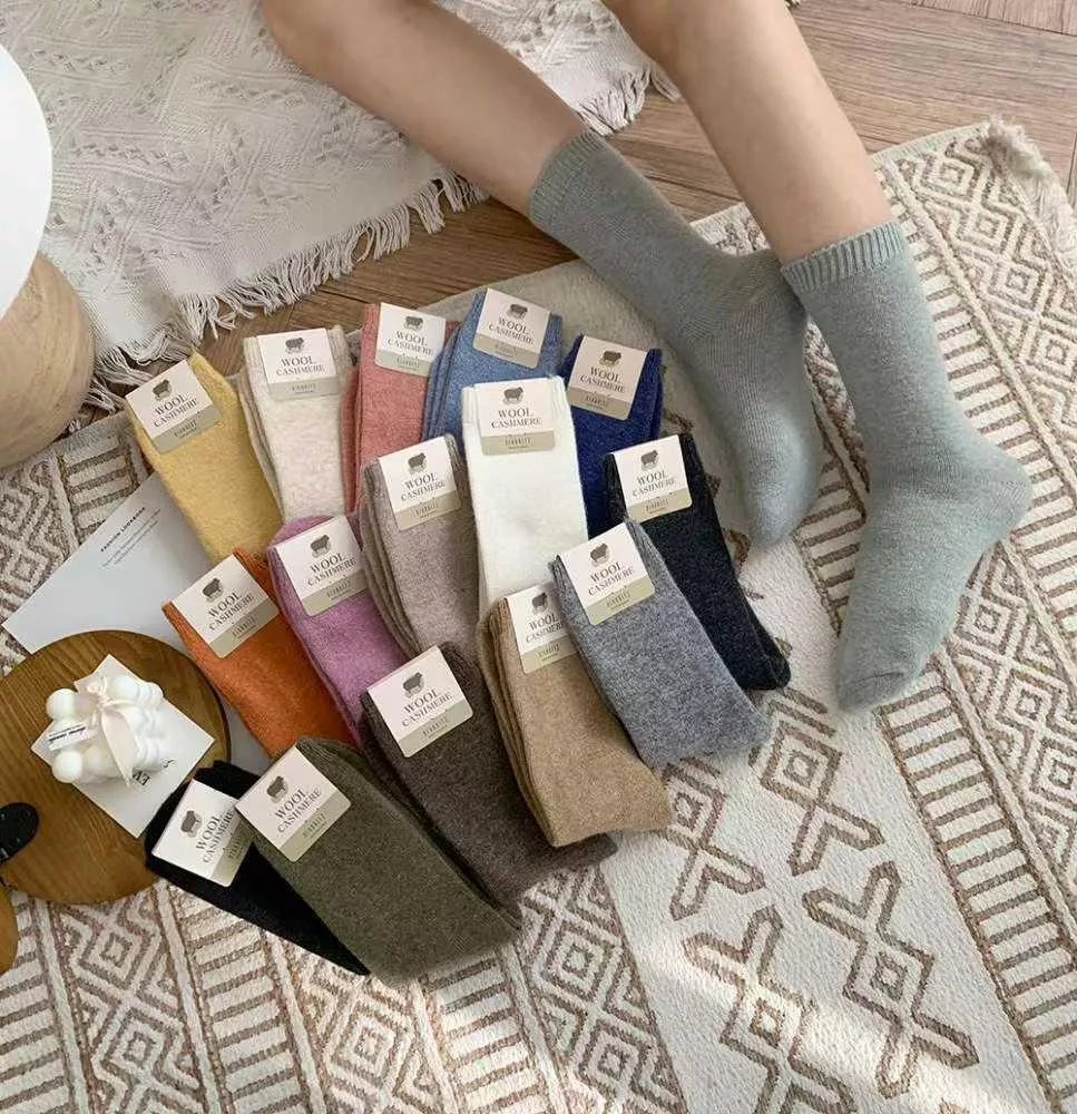 雲朵暖絨中筒羊毛襪 藏在鞋子裡的 100% 幸福感