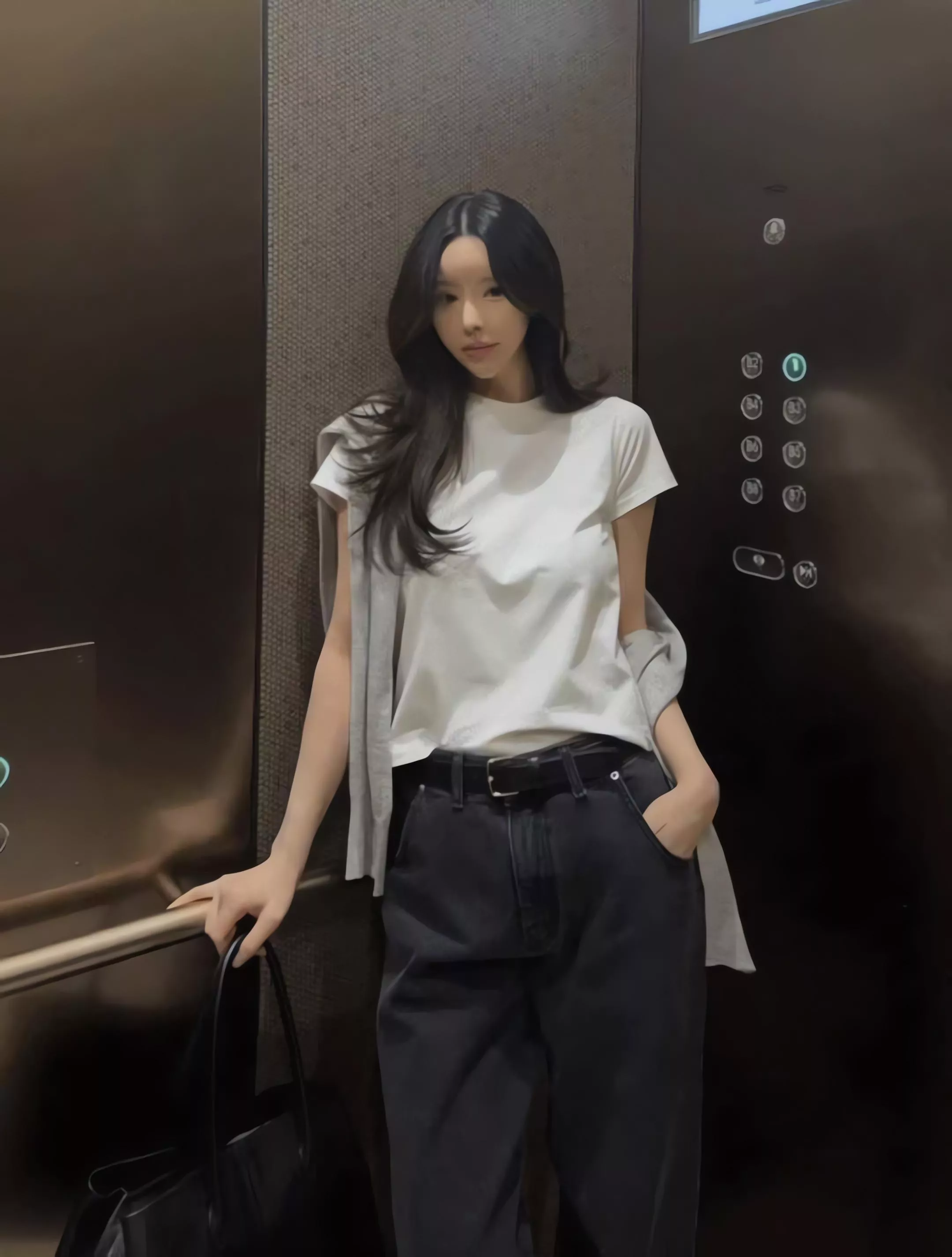 Mixxin 圓領短袖T 品牌小標 微扎比例