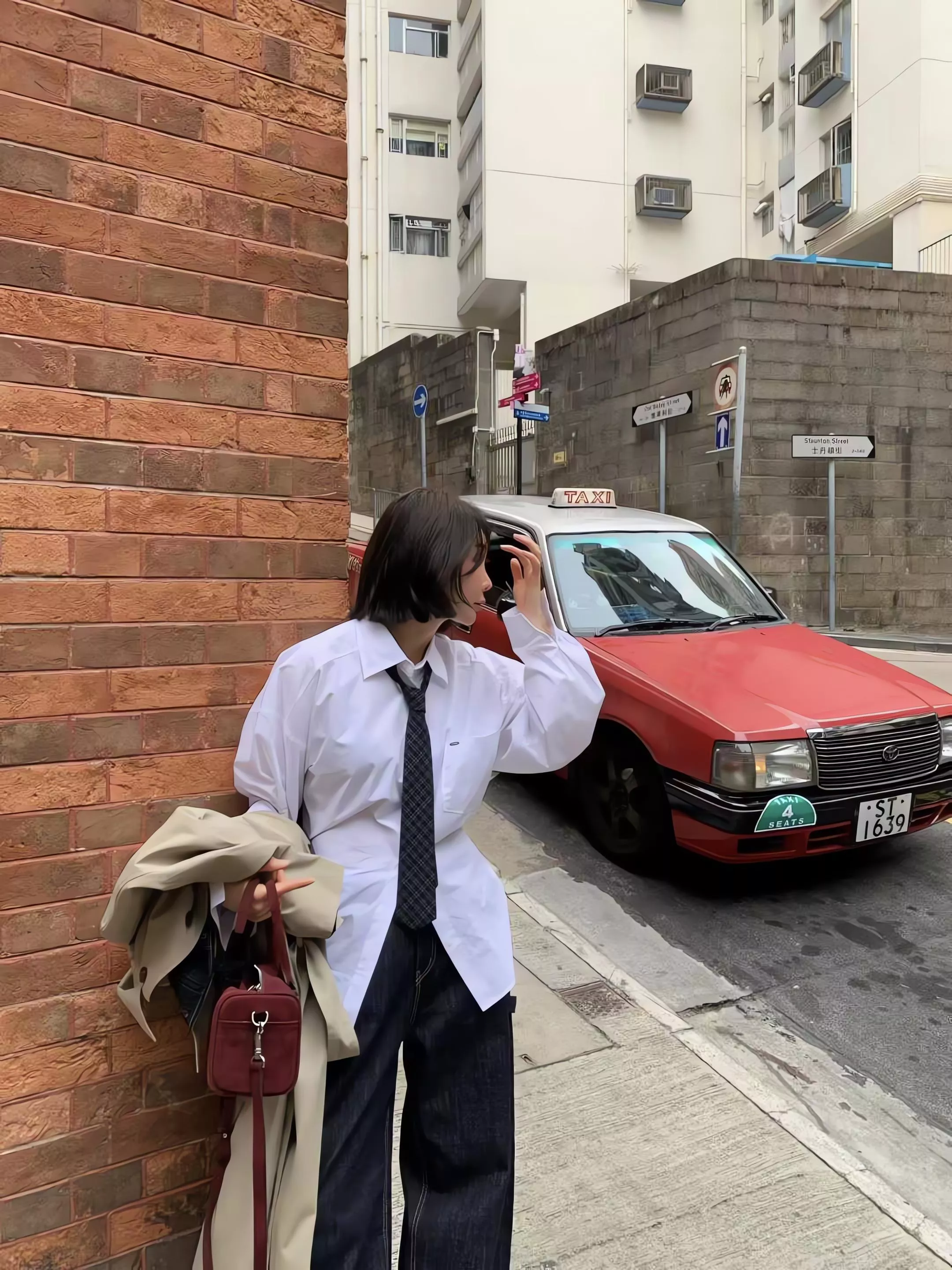 Tom Girl 扣子收腰長版襯衫領帶組合