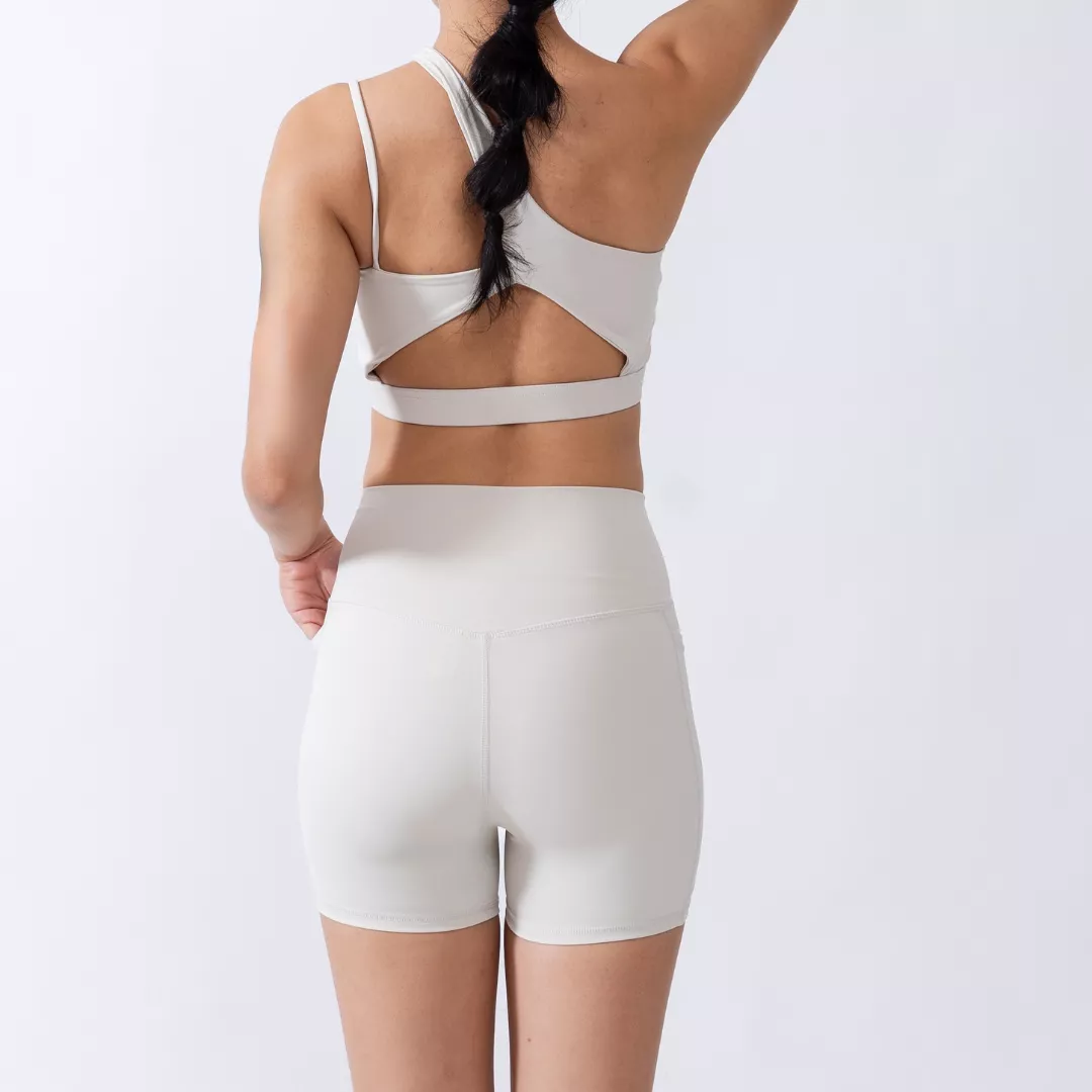 優雅月光白瑜伽短褲