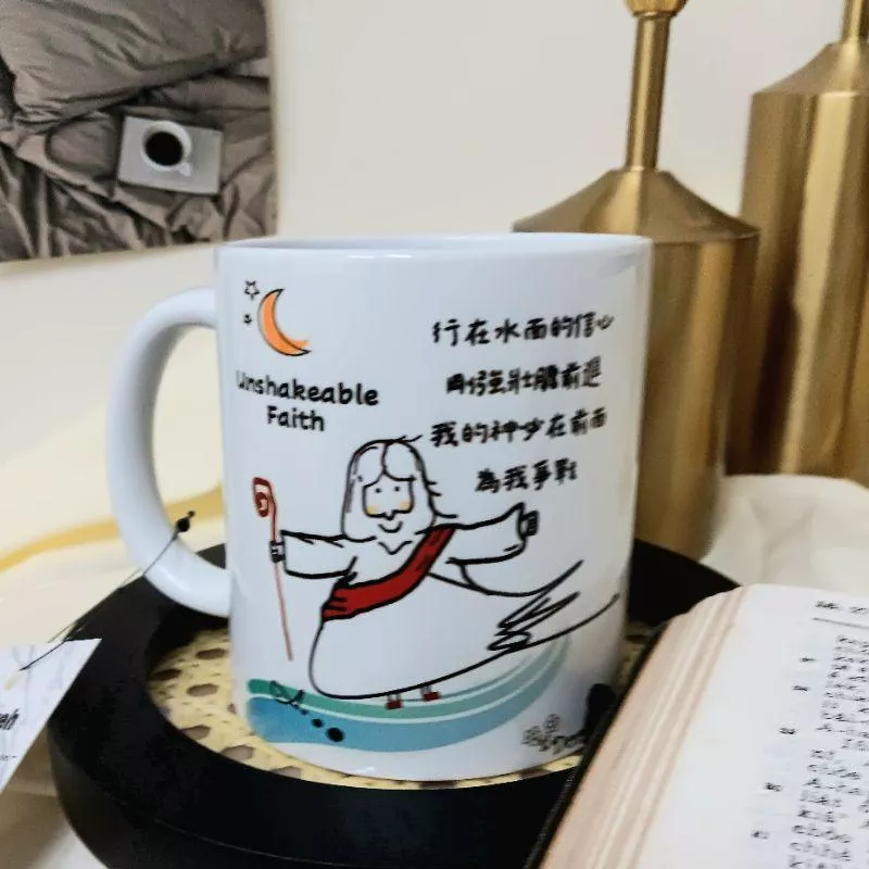 ✝️手繪插畫馬克杯 - 耶穌系列 / 行在水面上的信心 /經文馬克杯 / 台灣鶯歌生產無毒杯
