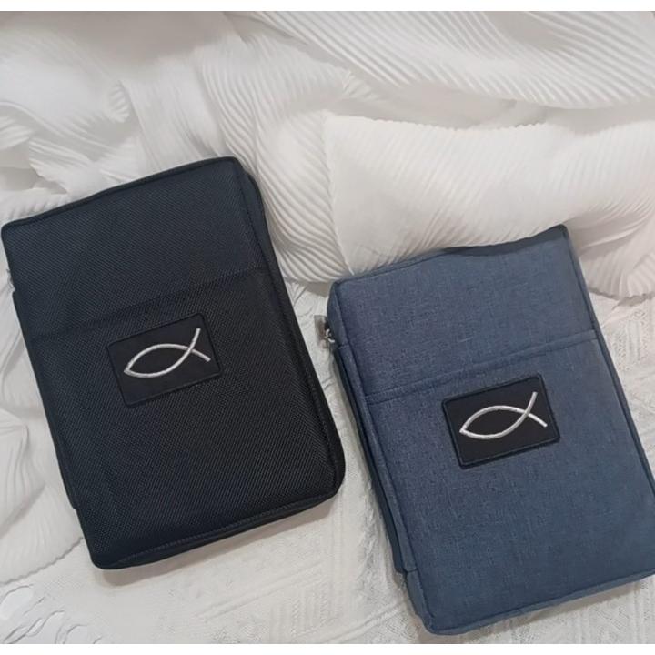 ✝️Bible 防水聖經書套 /尺寸64K 防水材質 / 金色銀色魚電繡標誌 / 隨機出貨 / 拉鍊式 / 側面附 "手提帶"