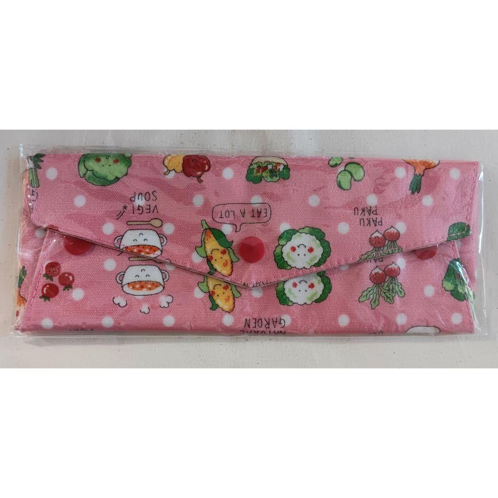 ✝️台灣製～日本進口防水布| 防水餐具袋(小)／環保餐具袋／餐具包／吸管袋／筆袋／手作材質：塑膠四合扣，裡和外皆為防水布料