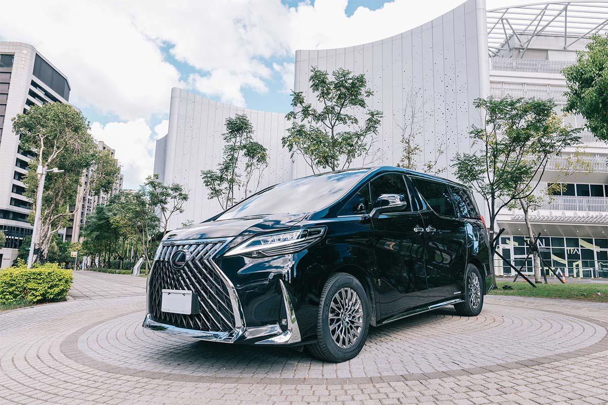 LEXUS LM 300h 包車一天