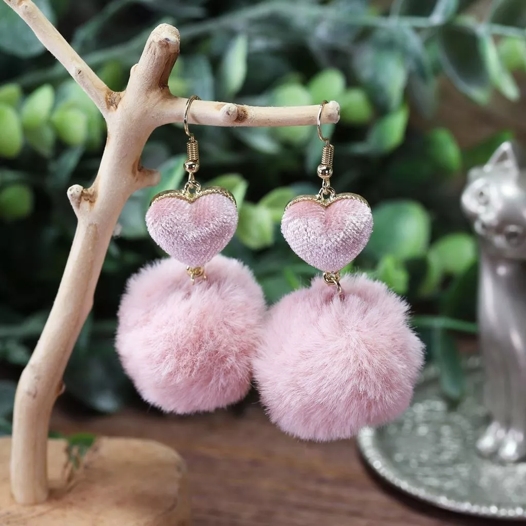 韓款 甜美毛球愛心耳環 耳勾 耳釘 耳飾 耳環 耳針 女 飾品