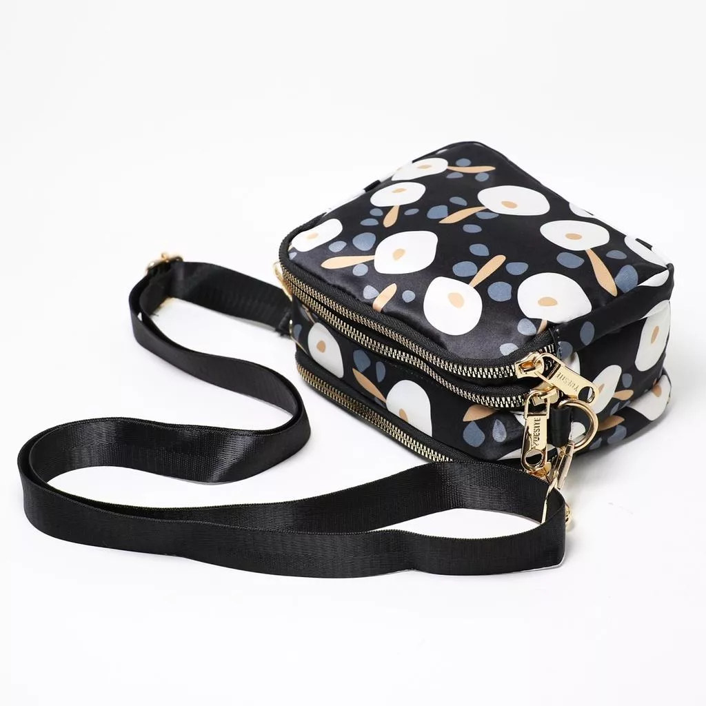 (童趣)防水布輕盈小方包 防潑水 簡約個性約會小方包/單肩包/側背包(附背帶)